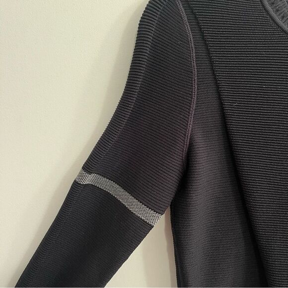 Under Armour intelliknit women’s top small - Picture 9 of 10